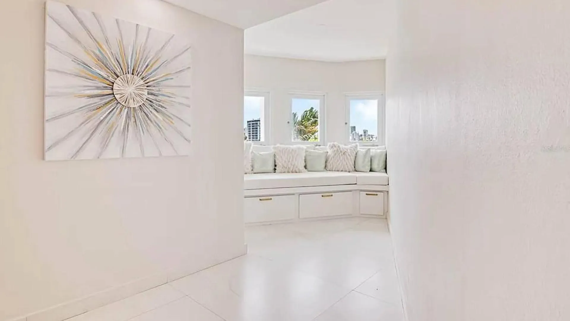 Oceanview Sub Penthouse, Walk To Beach & Pool 산후안 아파트
