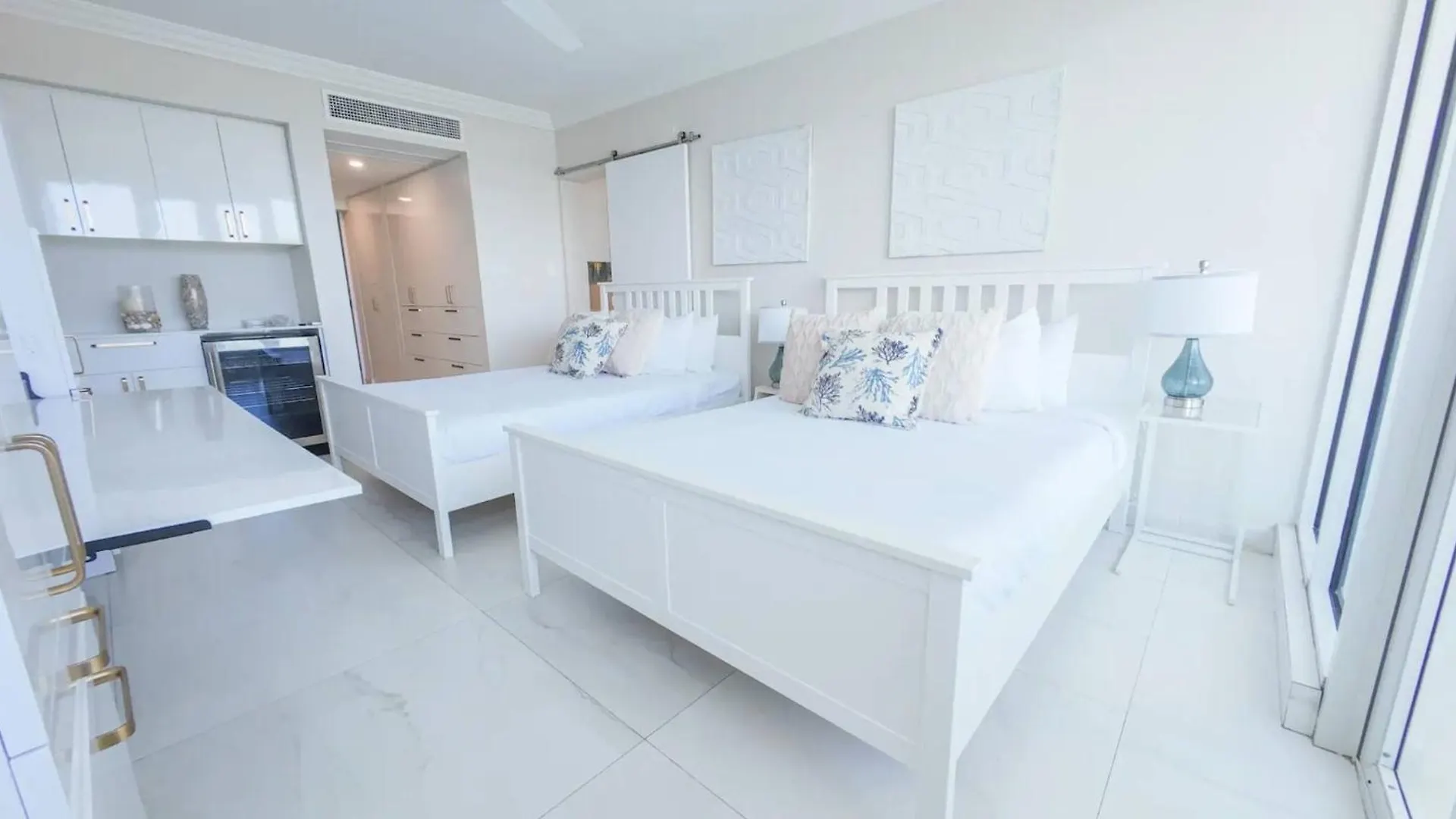 Oceanview Sub Penthouse, Walk To Beach & Pool 산후안