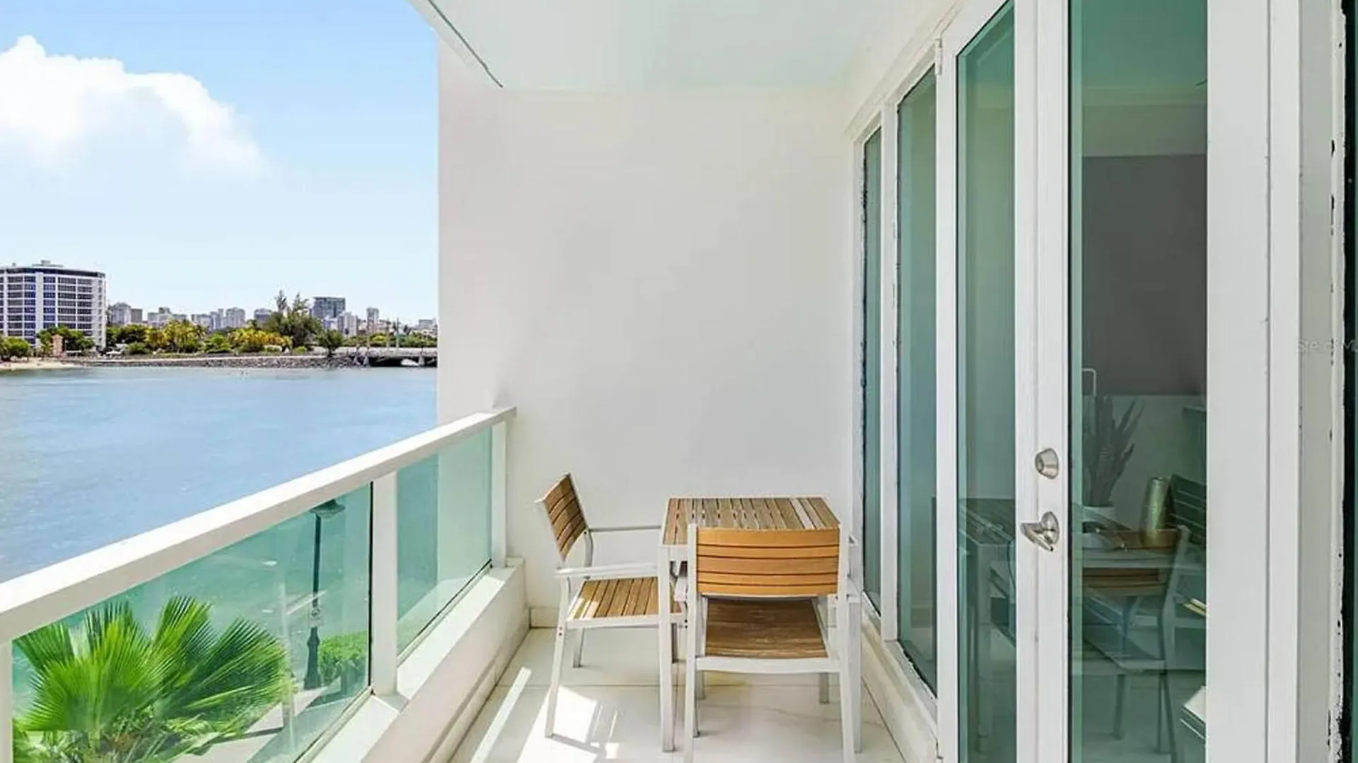 Oceanview Sub Penthouse, Walk To Beach & Pool 산후안 0*,  푸에르토리코