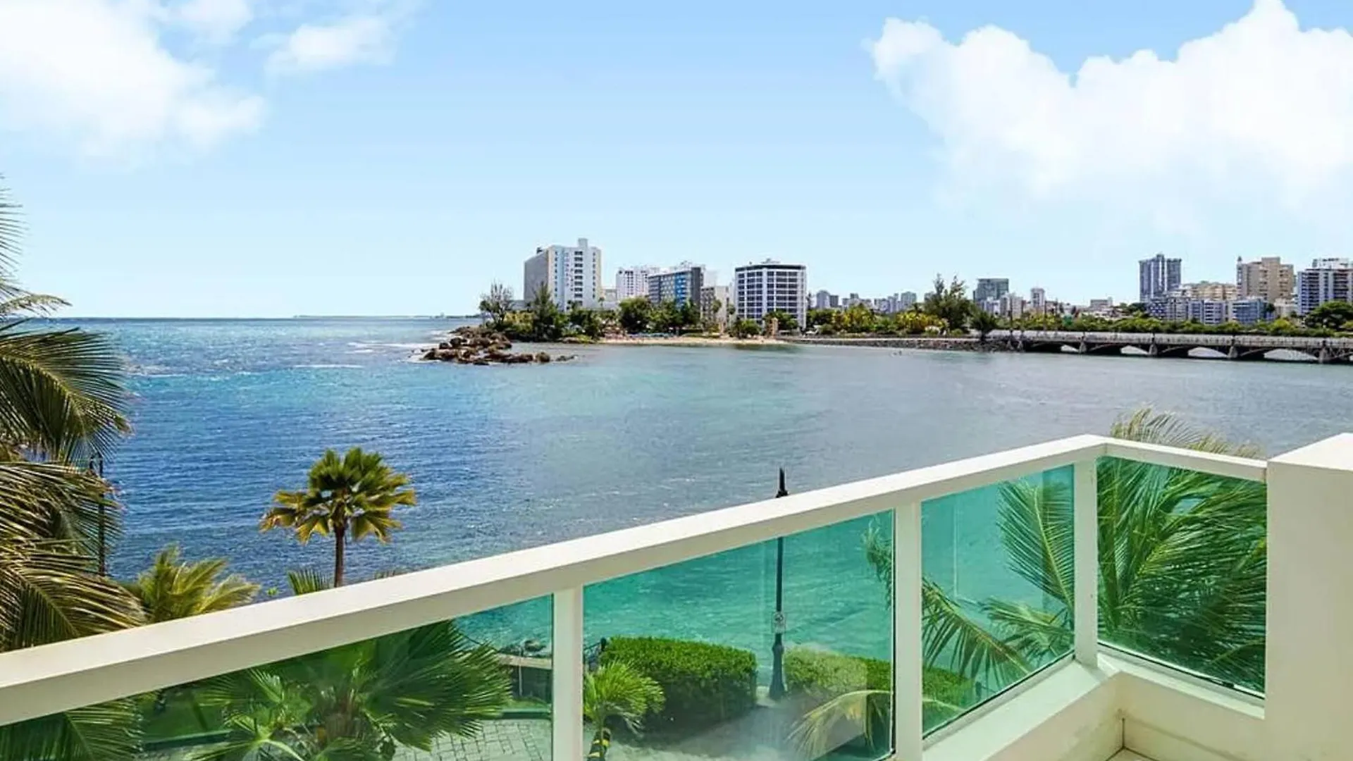 Oceanview Sub Penthouse, Walk To Beach & Pool 산후안 푸에르토리코