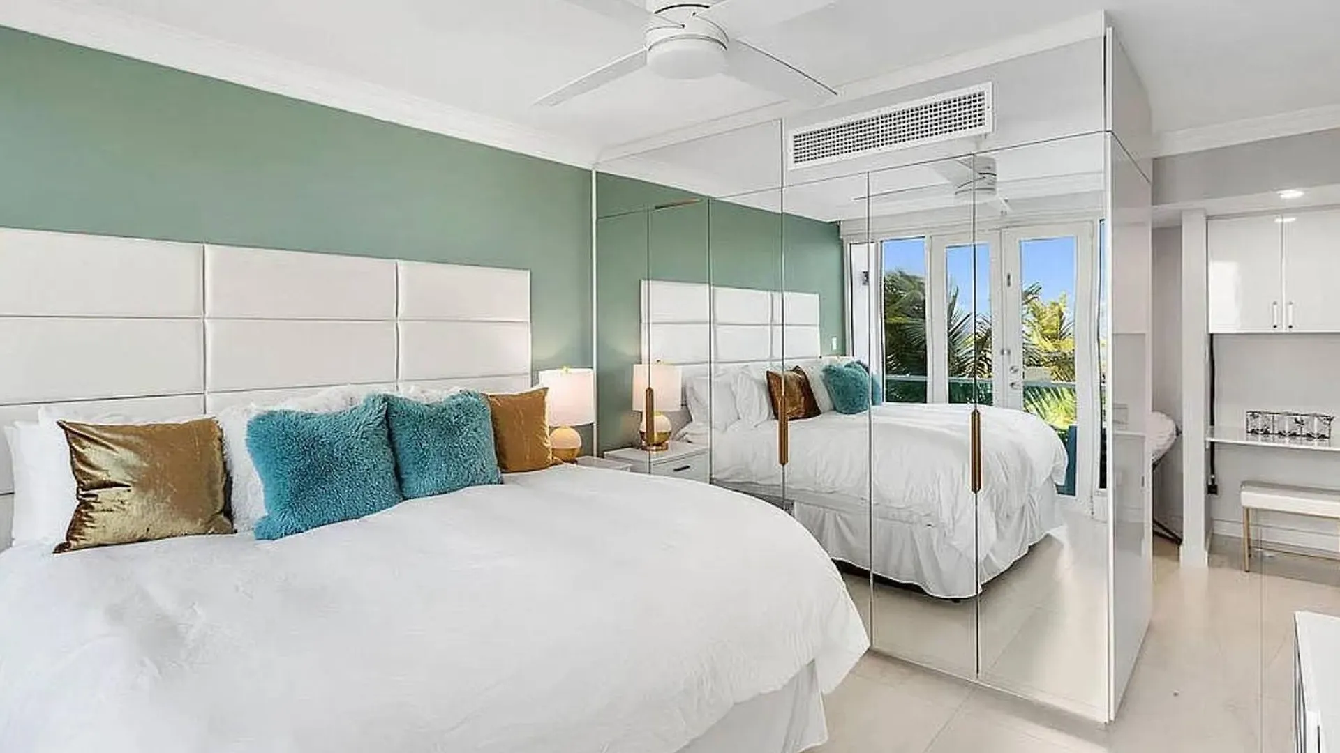 Oceanview Sub Penthouse, Walk To Beach & Pool 산후안 아파트
